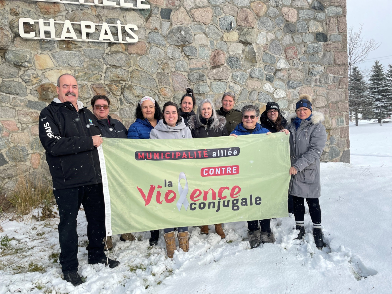 Levée du drapeau pour contrer la violence conjugale